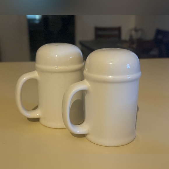 Large Rangetop Salt & Pepper Shaker Set - Picture 2 of 8